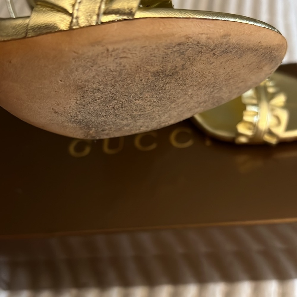 Gucci Gold Ruffled Leather Ankle Strap Sandals. Size 9B - Picture 3 of 7
